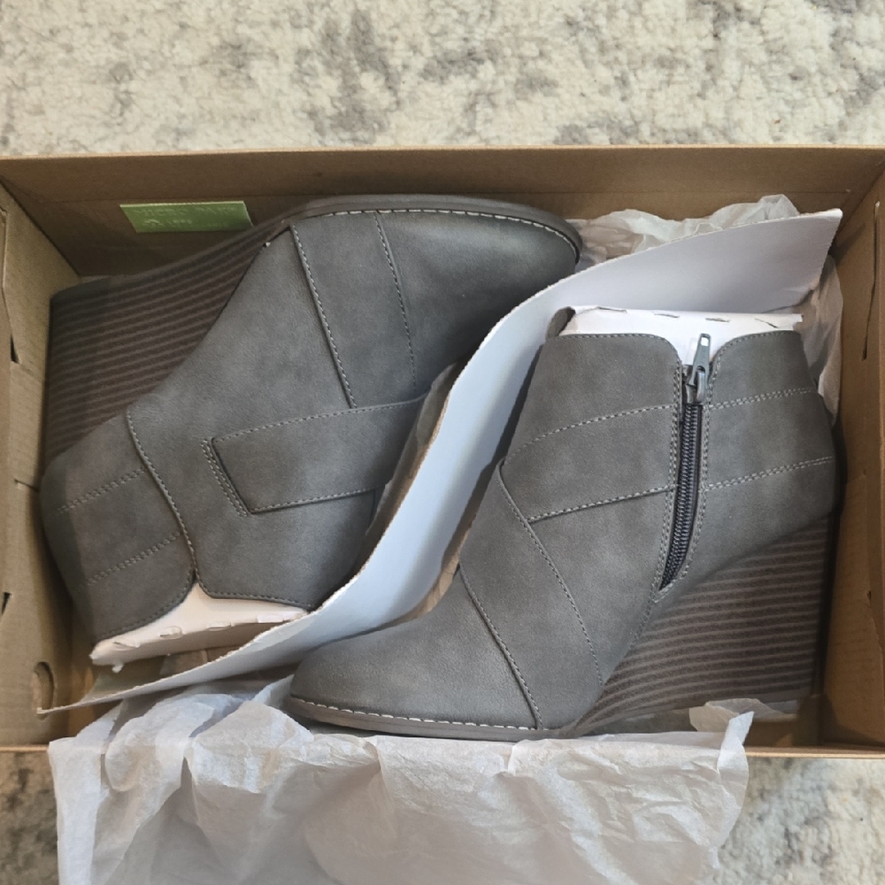 Mauricea Gray Wedge Ankle Boots NEW 9.5